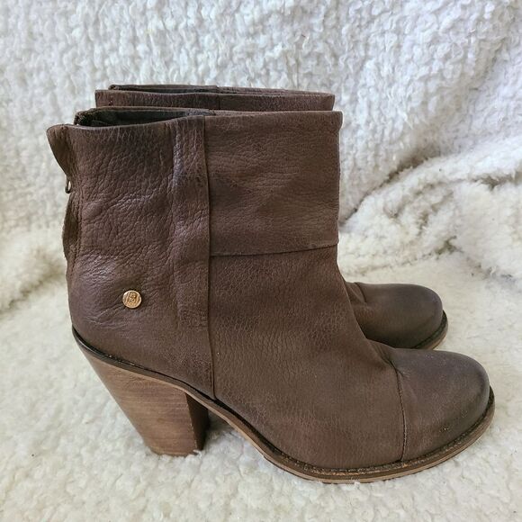 "Is To‎ Me" Brown Leather Ankle Boots sz 40 - Picture 1 of 9